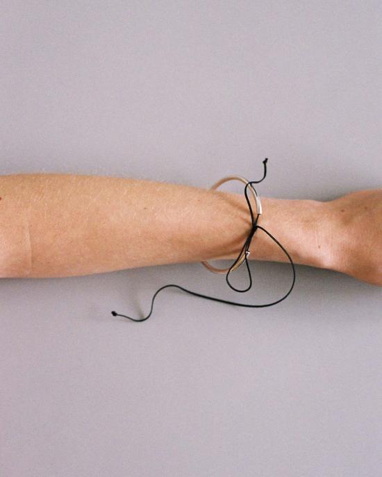  아니카 이네즈 팔찌 튜브 커프 (끈 포함)