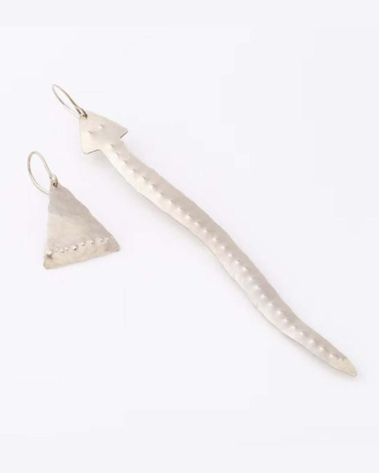  Dani Guirra 이어링 다니 구이라의 뱀과 삼각형 모양 은 귀걸이