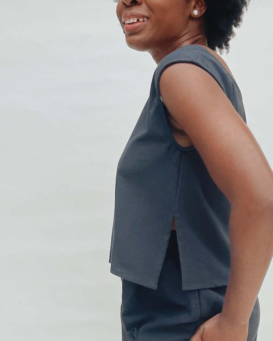  PO-EM 민소매 티셔츠 포엠 핸드룸 블라우스 탱크 뉴문 블랙 - PO EM