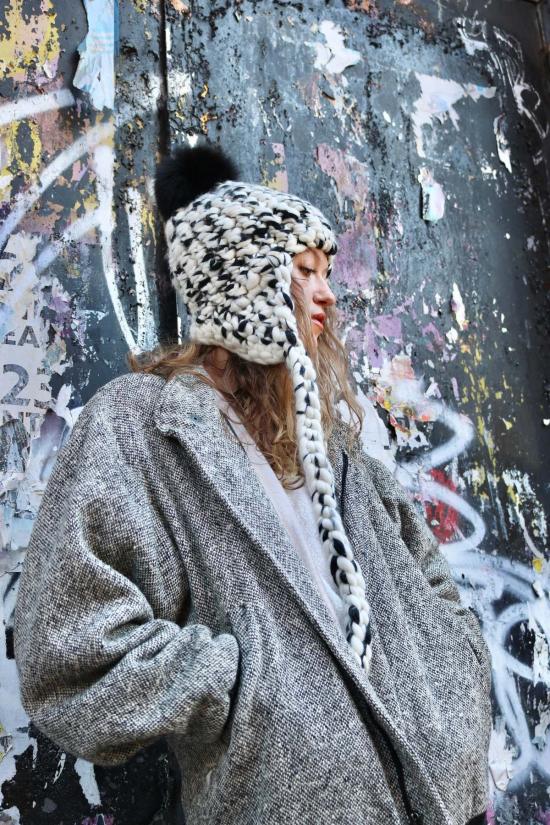  Mischa Lampert 모자 미샤 램퍼트 화이트/블랙 놀리타 + 블랙 XL 폼폼 - OTHER BRANDS