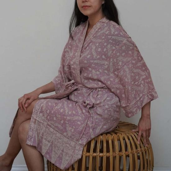  Kasih Coop 라운지 웨어 손 염색 바틱 기모노 보라색 라일락 라벤더 - KASIH COOP