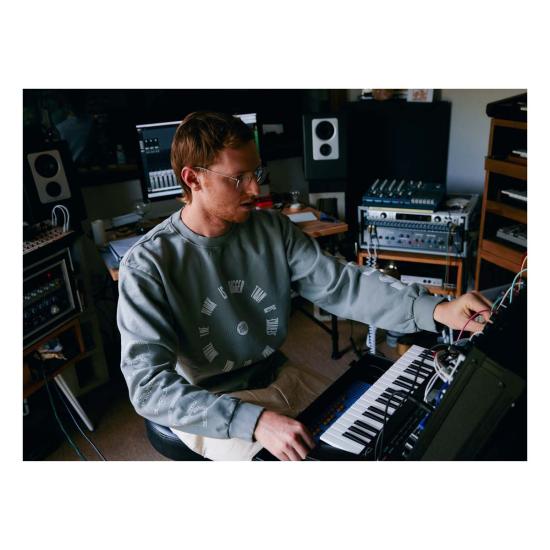  SEEKER 스웨터 시커 플래그 크루 스웨트셔츠