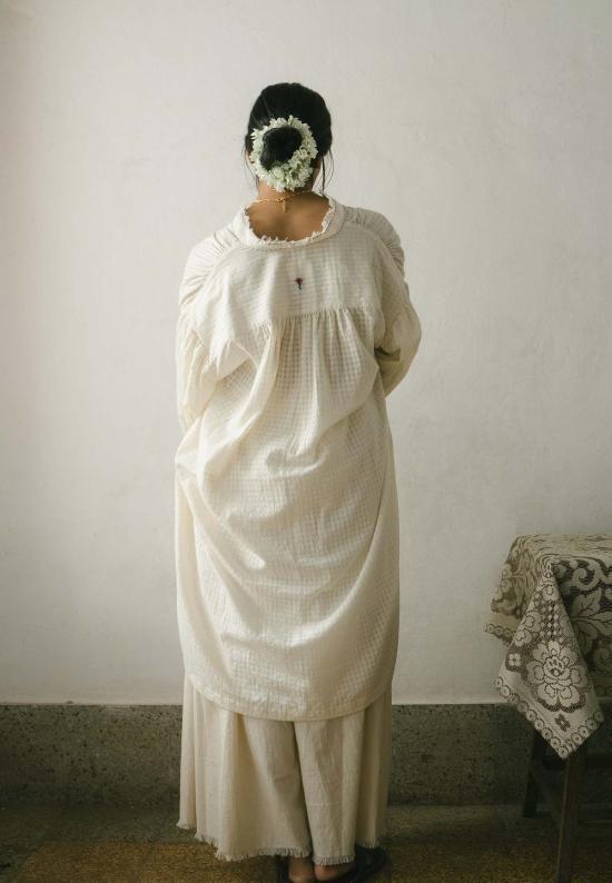  IKKIVI 스트레이트 팬츠 Ikkivi Iffat Co Ord 세트 오프 화이트 - OTHER BRANDS