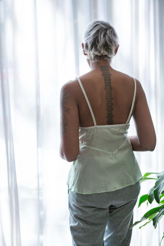  에리카 타노브 캐미솔 에리카 타노프 길다 페탈 실크  제이드 - ERICA TANOV