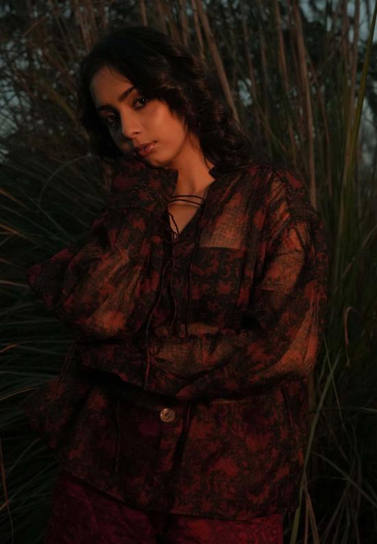  이키비 블라우스 코이 시스루 탑 - IKKIVI