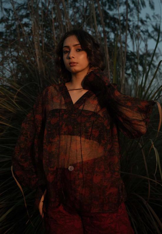  이키비 블라우스 코이 시스루 탑