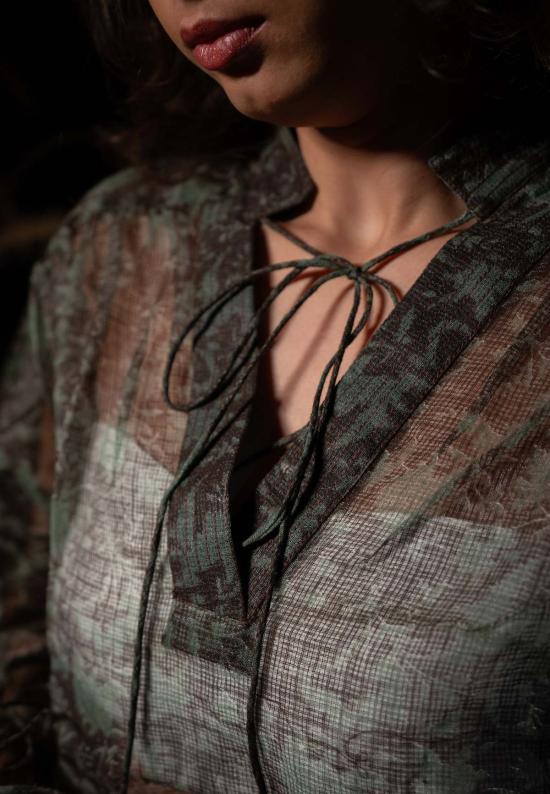  이키비 블라우스 코이 그린 시스루 탑 - IKKIVI