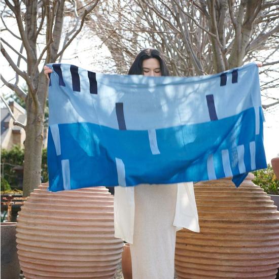  베리어슬리 머플러/스카프 다양한 색상의 하버 블루 실크 메리노 핸드메이드 자수 스카프 (블루/오렌지) - VARIOUSLY