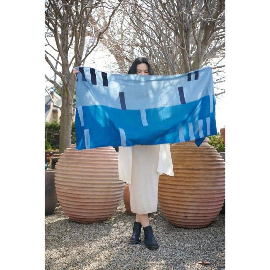  베리어슬리 머플러/스카프 다양한 색상의 하버 블루 실크 메리노 핸드메이드 자수 스카프 (블루/오렌지) - VARIOUSLY