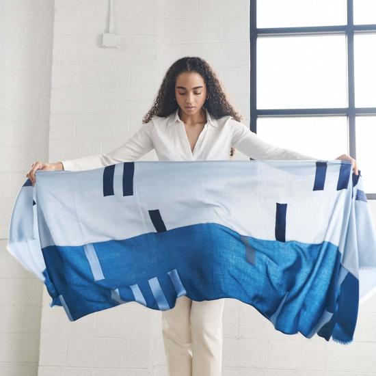  Variously 머플러/스카프 다양한 색상의 하버 블루 실크 메리노 핸드메이드 자수 스카프 (블루/오렌지) - OTHER BRANDS