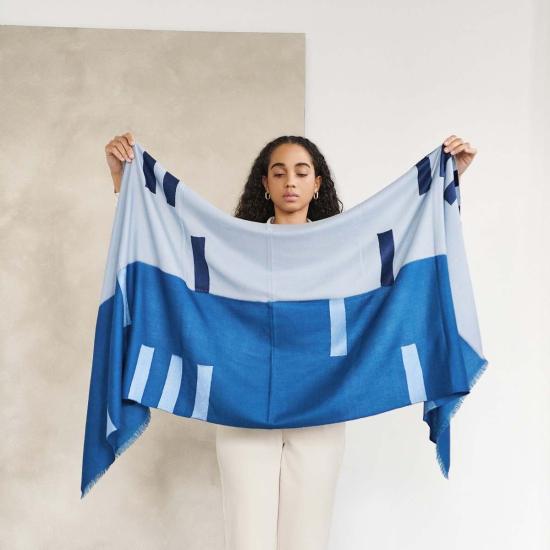  Variously 머플러/스카프 다양한 색상의 하버 블루 실크 메리노 핸드메이드 자수 스카프 (블루/오렌지) - OTHER BRANDS