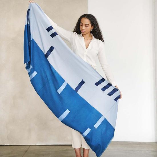  Variously 머플러/스카프 다양한 색상의 하버 블루 실크 메리노 핸드메이드 자수 스카프 (블루/오렌지) - OTHER BRANDS