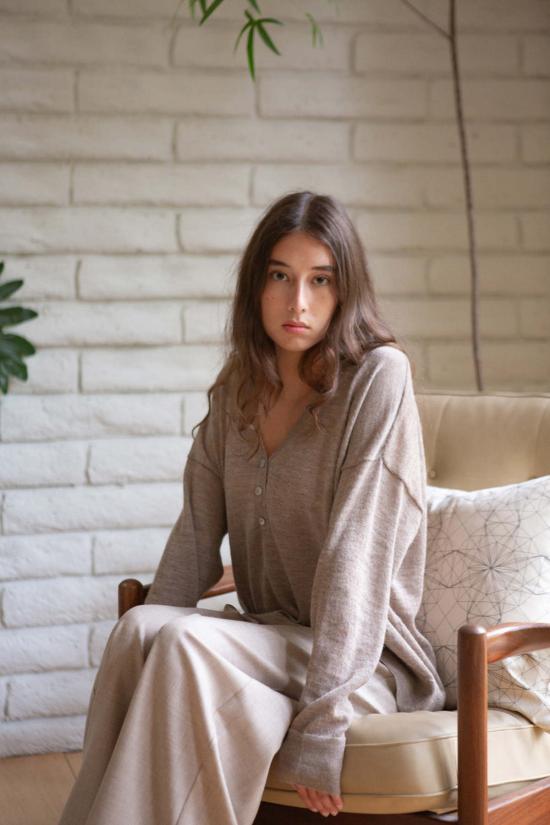  에리카 타노브 스웨터 에리카 타노프 알파카 V넥 헨리넥 - ERICA TANOV