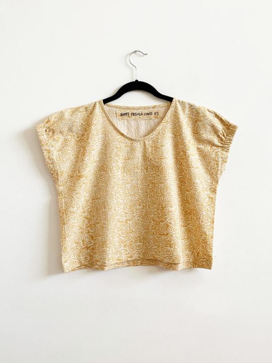  해피 프렌치 갱 블라우스 즐리아 탑 카멜 바이브 - HAPPY FRENCH GANG