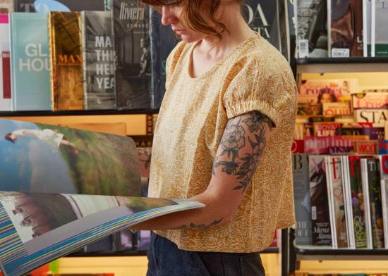  해피 프렌치 갱 블라우스 즐리아 탑 카멜 바이브 - HAPPY FRENCH GANG