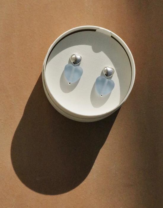  클레드 이어링 하트 드롭 장식이 있는  러브