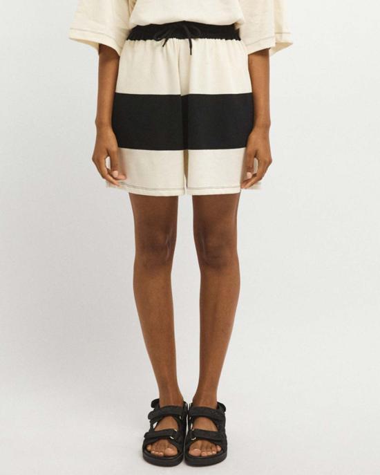  리타 숏팬츠 로우 에밀리아 스트라이프 저지 반바지 - RITA