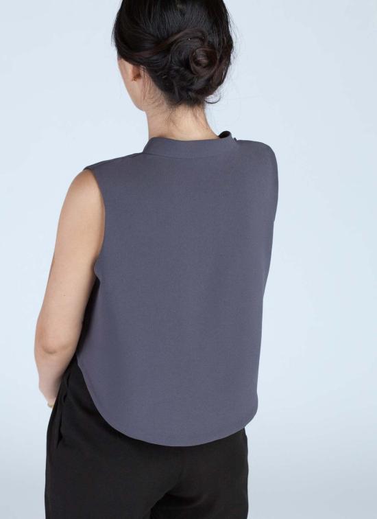  카렘 민소매 티셔츠 윈드 차임 레이즈드 칼라 크롭탑 다크 그레이 - KAAREM