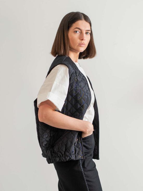  에블린 베스트 A B E L I N E 코튼 모아레 퀼팅  블랙 - A B E L I N E