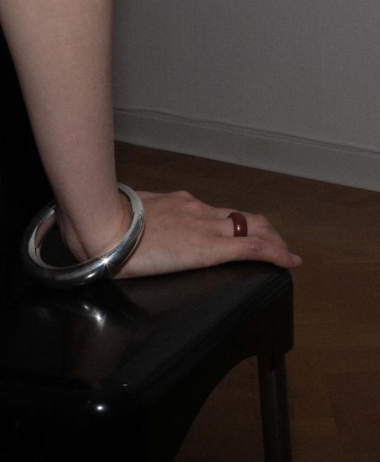  아니카 이네즈 커프스 링크/타이 홀더 와이드 튜브 뱅글 실버