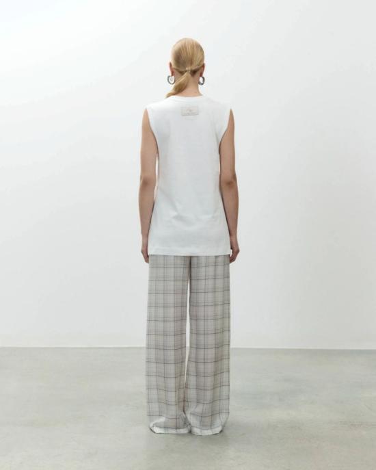  알리지 민소매 티셔츠 알리시 자수 탱크탑 - ALYSI