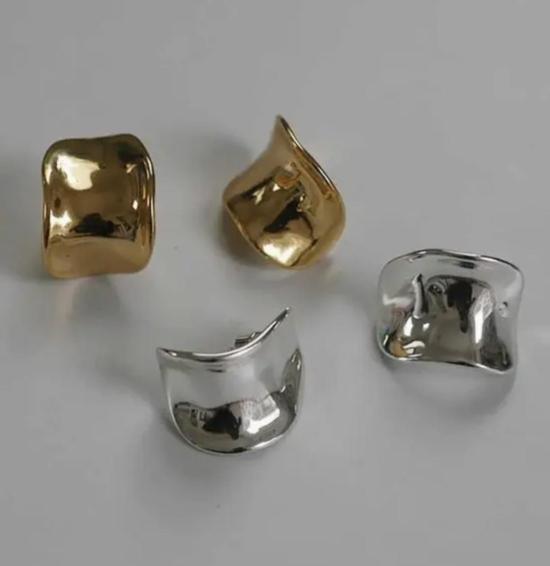  바이 올리 이어링 플로 - BY ORLY