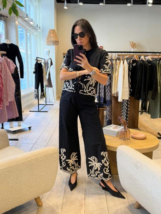  LITTLE LIES 스트레이트 팬츠 리틀 라이즈 팜 자수  블랙