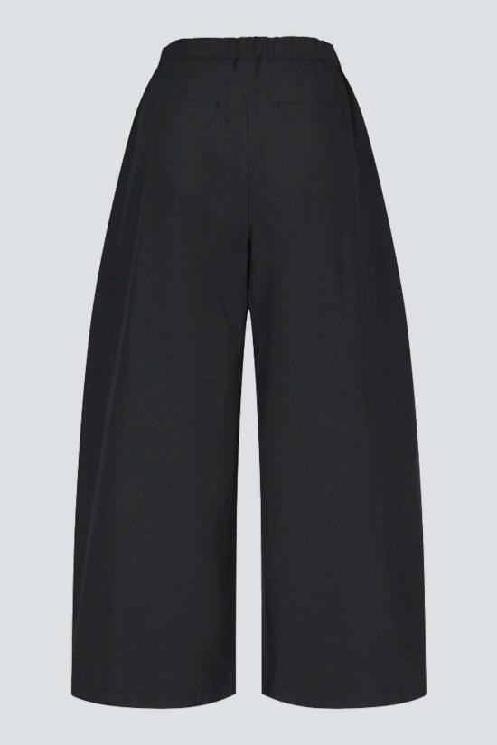  아모멘토 스트레이트 팬츠 블랙 쓰리턱 밴딩 팬츠 - AMOMENTO