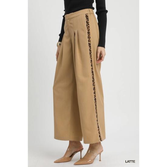  The Collective Park City 스트레이트 팬츠 더 콜렉티브 파크 시티 와이드 레그 팬츠 레오파드 프린트 사이드 스트라이프 팬츠 라떼 - OTHER BRANDS