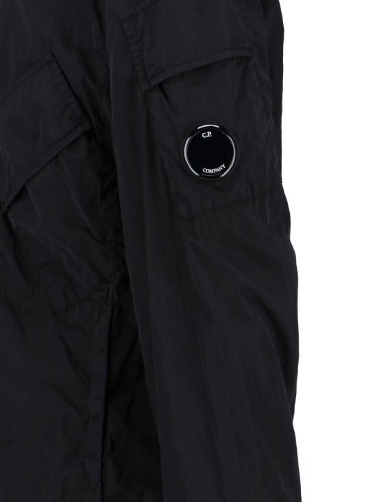 26SS 씨피 컴퍼니 크롬 R 패디드 렌즈 오버셔츠 20CMOS058A 005904G 999 BLACK DOM - C.P. COMPANY