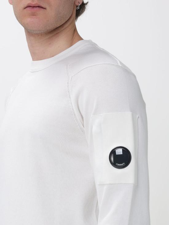 26SS 씨피 컴퍼니 코튼 씨 아일랜드 크루넥 렌즈 니트 20CMKN183A110560A 103 White - C.P. COMPANY