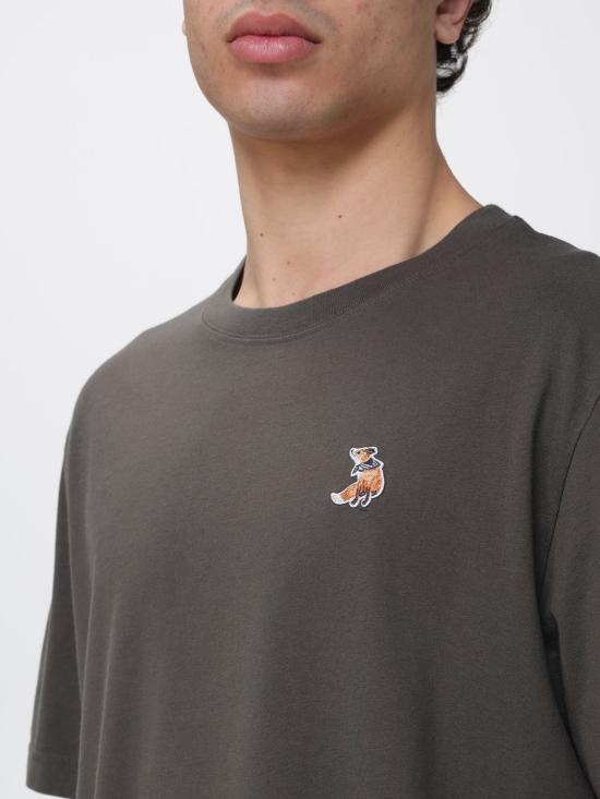 26SS 메종키츠네 드리밍 폭스 컴포트 티셔츠 QM00102KJ7026 0453 Brown - MAISON KITSUNE