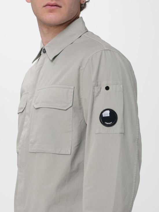 26SS 씨피 컴퍼니 오가닉 개버딘 지퍼 렌즈 오버셔츠 20CMOS156A110143G 904 Natural - C.P. COMPANY