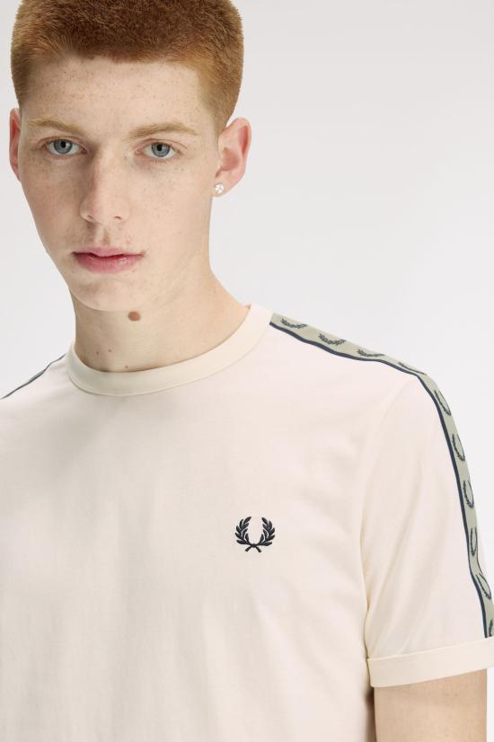 26SS 프레드페리 반팔 티셔츠 M4613 28B Ecru navy - FRED PERRY