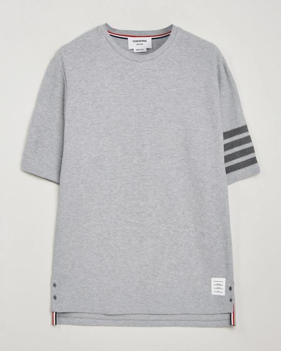 26SS 톰브라운 텍스처드 피케 4바 티 MJS296A J0248 050 PALE GREY DOM