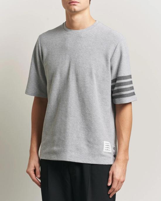 26SS 톰브라운 텍스처드 피케 4바 티 MJS296A J0248 050 PALE GREY DOM - THOM BROWNE