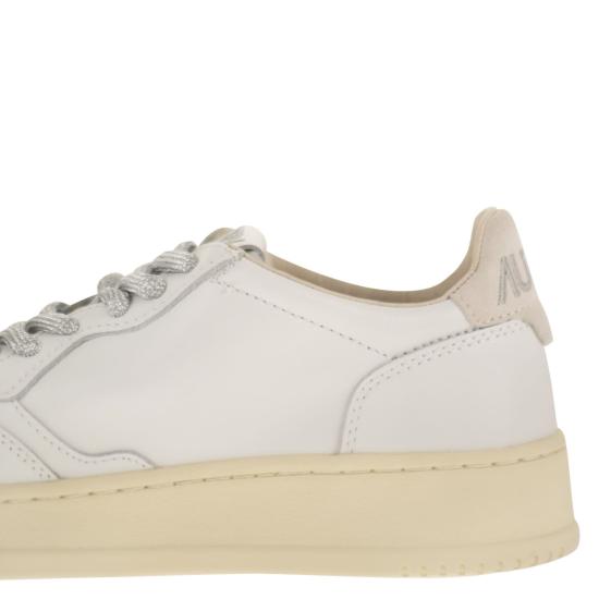 26SS 오트리 메달리스트 로우 스니커즈 AULW WHITE - AUTRY