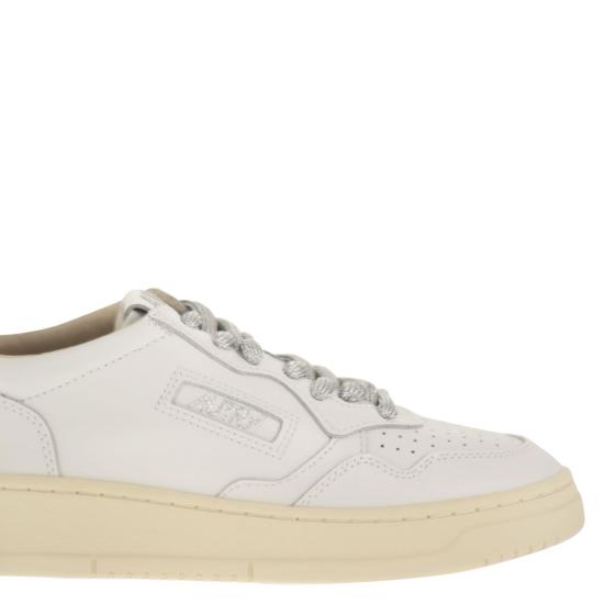 26SS 오트리 메달리스트 로우 스니커즈 AULW WHITE - AUTRY