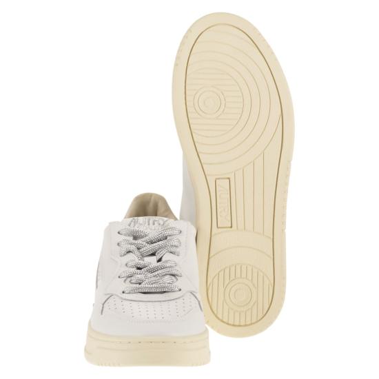 26SS 오트리 메달리스트 로우 스니커즈 AULW WHITE - AUTRY