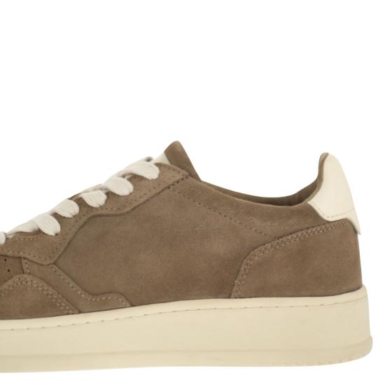 26SS 오트리 메달리스트 로우 스니커즈 AULM DARK BEIGE - AUTRY