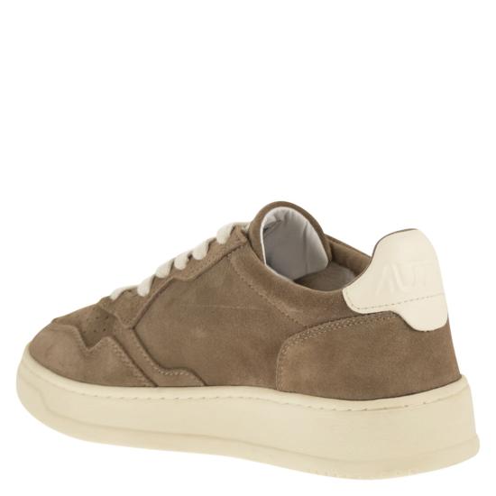 26SS 오트리 메달리스트 로우 스니커즈 AULM DARK BEIGE - AUTRY