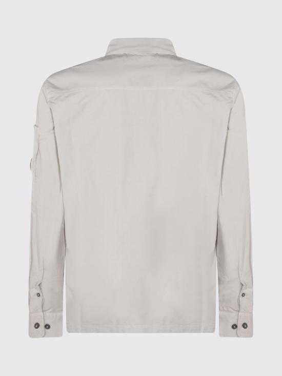 26SS 씨피 컴퍼니 오가닉 개버딘 지퍼 렌즈 오버셔츠 20CMOS705A110143G 904 Dove Grey - C.P. COMPANY