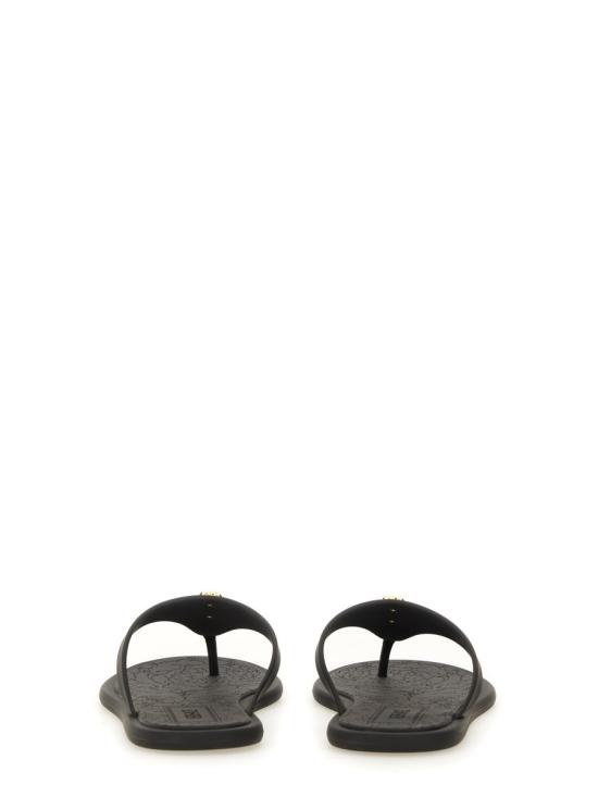 26FW 베르사체 알리아 러버 플랫 샌들 1016248 1A109831B00V BLACK - VERSACE