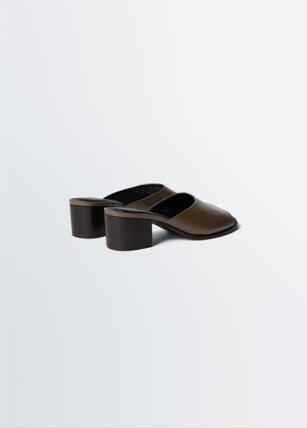 26SS 르메르 스퀘어 힐 뮬 FO0257LL0078 BR449 DARK BROWN - LEMAIRE