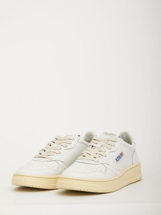 26SS 오트리 메달리스트 로우 스니커즈 AULMLL15 WHITE - AUTRY