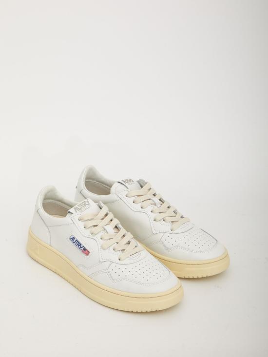 26SS 오트리 메달리스트 로우 스니커즈 AULMLL15 WHITE - AUTRY