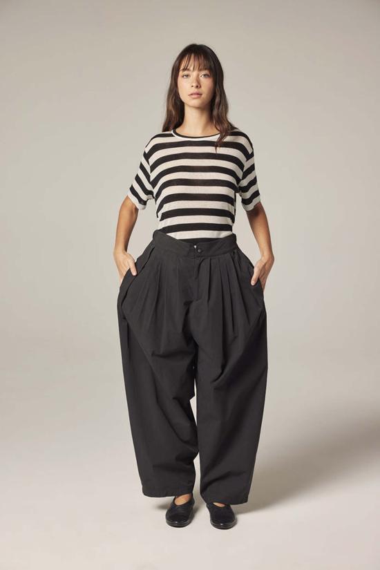  amente 스트레이트 팬츠 아멘테 백 엘라스틱 플리츠  블랙 - OTHER BRANDS