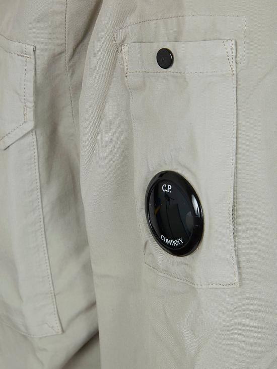 26SS 씨피 컴퍼니 오가닉 개버딘 지퍼 렌즈 오버셔츠 20CMOS156A 110143G 904 DOVE - C.P. COMPANY