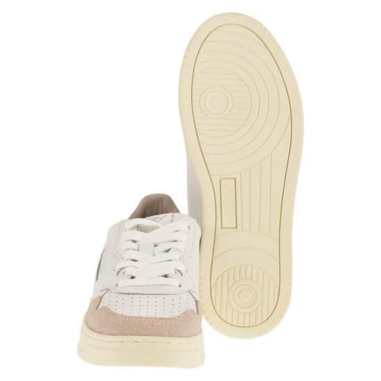 26SS 오트리 메달리스트 로우 스니커즈 AULW WHITE PINK - AUTRY