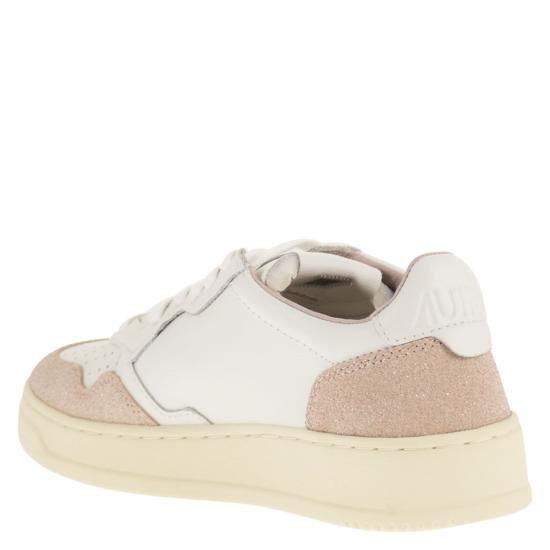 26SS 오트리 메달리스트 로우 스니커즈 AULW WHITE PINK - AUTRY